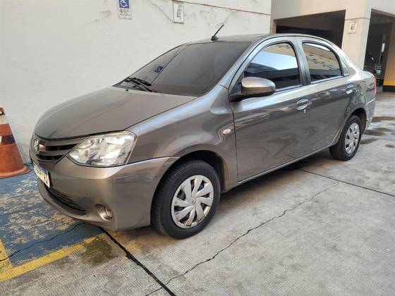 TOYOTA ETIOS 1.5 XS SEDAN 16V FLEX 4P AUTOMÁTICO TOYOTA ETIOS 1.5 XS SEDAN 16V FLEX 4P AUTOMÁTICO